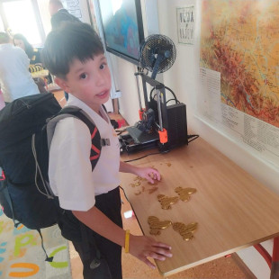 f544c29f-28b9-408c-9542-e9897683001f