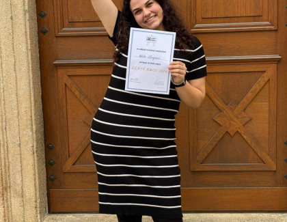 Paní učitelka Adéla Langerová je ve finále Zlatého Ámose!