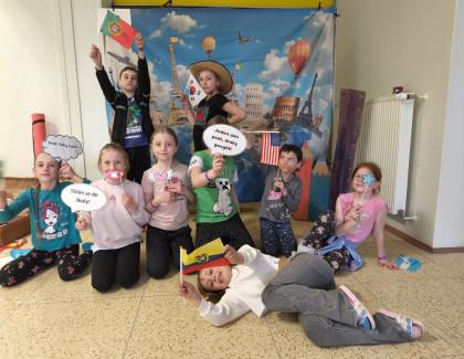 Spaní ve škole: Cesta kolem světa 1.-3. ročník