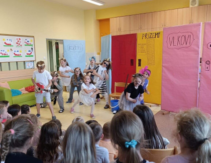 Neposlušná kůzlátka pobavila diváky ve školní družině 