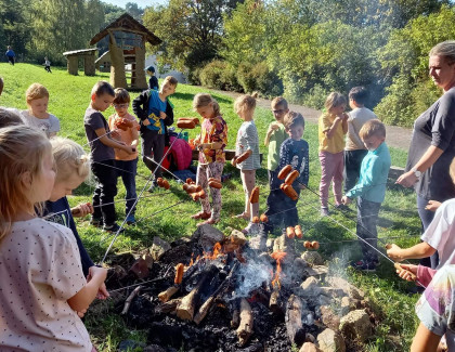 Podzimní opékání ve školní družině 